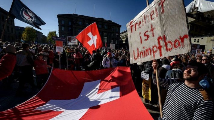 Zvicër, referendum për kufizimet/ Protesta masive në Australi kundër vaksinës me detyrim