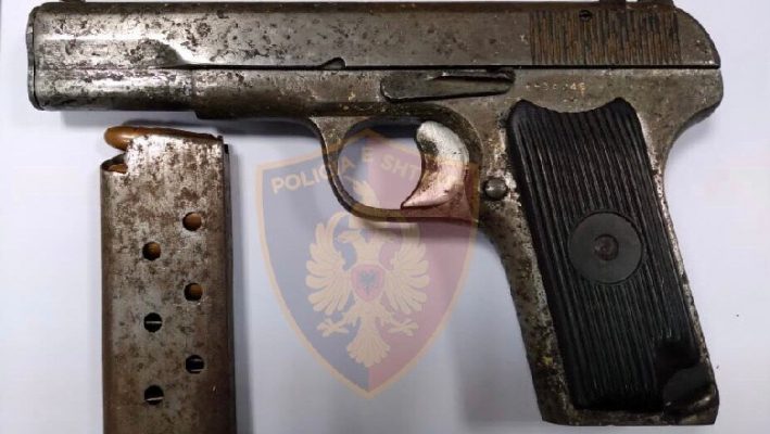 Tre të arrestuar në Vlorë/ Njëri prej tyre me pistoletë, tjetri kishte thyer masën ‘arrest shtëpie’