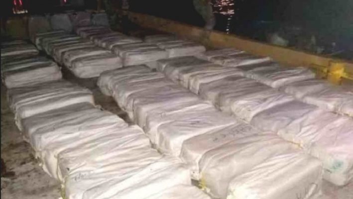 E pazakontë/ Bandat mësyjnë policinë, i grabitin 541 kg kokainë