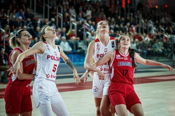 Turpëtohet basketbolli kuqezi/ Kombëtarja e femrave fundoset nga Polonia
