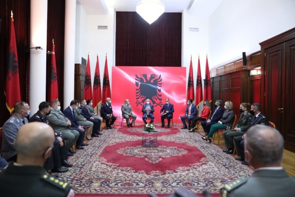 Meta takim me drejtuesit e Kursit të Lartë të Sigurisë dhe Mbrojtje: Shqipëria të përmbushë detyrimet si anëtare e NATO