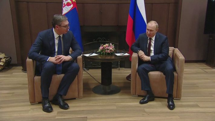 Putin takohet me Vuçiç, premton mbështetje ushtarake për Serbinë