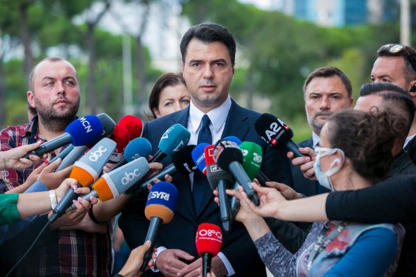 Basha: Vettingu i politikanëve do të rrëzojë murin e korrupsionit në Shqipëri