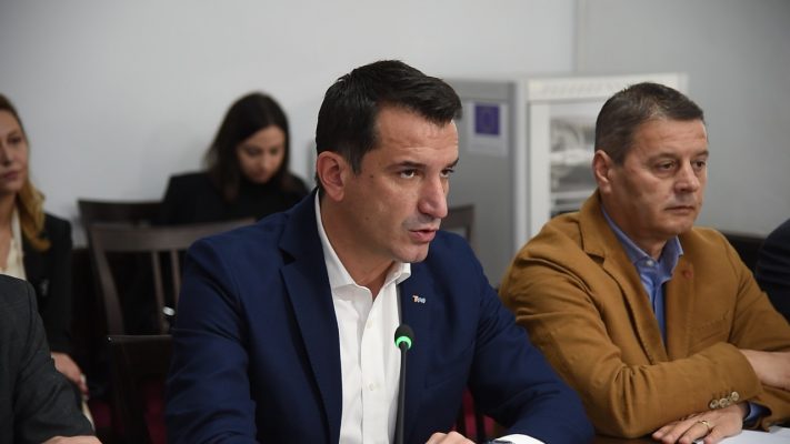Veliaj në Komisionin e Ekonomisë: “Mbështetje financiare për transportin dhe mbetjet; Tirana ka ndryshuar si dita me natën”