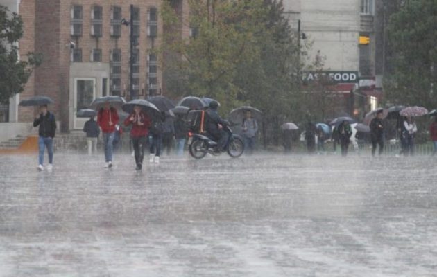 Reshje shiu dhe stuhi/ Prefekti i Qarkut Tiranë: Ja si paraqitet situata në kryeqytet