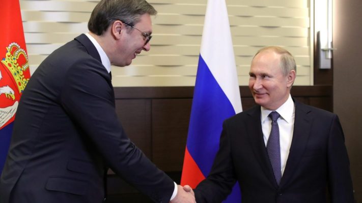 Vuçiç takon Putin në Rusi/ Diskutohet situata në rajon dhe marrëdhëniet me Kosovën