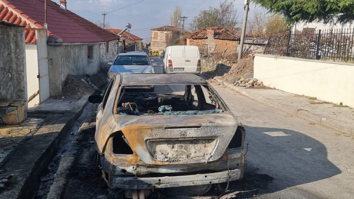 Shkrumbohet automjeti në Korçë/ Dyshohet për zjarrvënie të qëllimshme