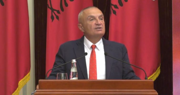 Meta uron shqiptarët me këngë partizane: Lavdi dëshmorëve, që mbrojtën Lirinë dhe Sovranitetin e Shqipërisë!