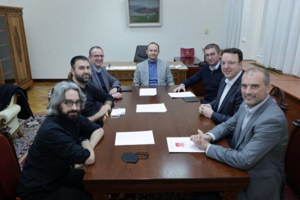“E Majta” lëkund opozitën në Maqedoninë e Veriut, disa deputetë shqiptarë nuk duan…