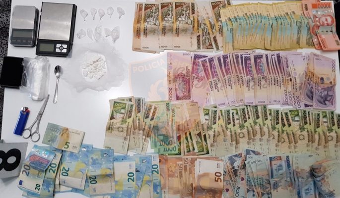 Shpërndante kokainë në Durrës/ Arrestohet 39 vjeçari, sekuestohen para dhe drogë