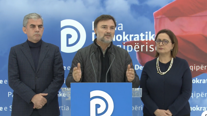 Deputeti socialist uroi 28 Nëntorin me Enver Hoxhën/ PD vihet në lëvizje, ja çfarë po përgatit