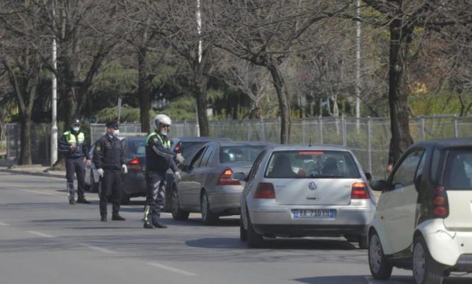 Përkujtimi i viktimave nga aksidentet rrugore/ Berati ndalon për 1 minutë lëvizjen e mjeteve