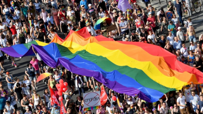Parlamenti hungarez miraton referendumin për çështjet e komunitetit LGBT