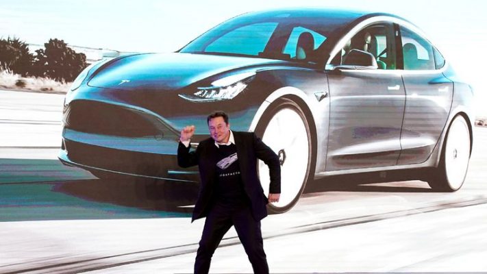 Miliarderi Elon Musk shet aksione të Teslas në vlerë të rreth 5 miliardë dollarëve