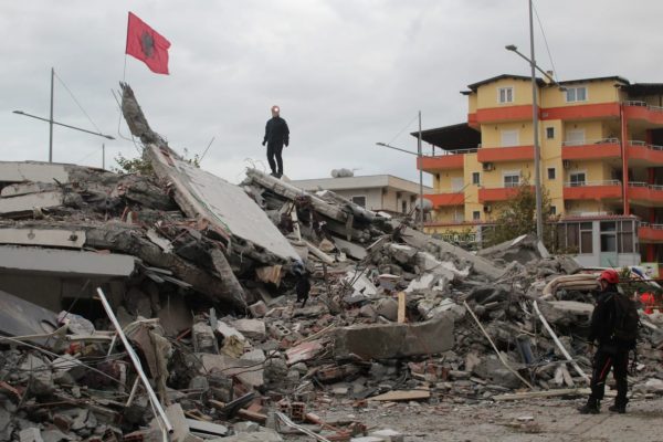 Dy vjet nga tmerri i 26 nëntorit/ Tërmeti tragjik që shkaktoi 51 viktima, qindra të plagosur e objekte të rrafshuara