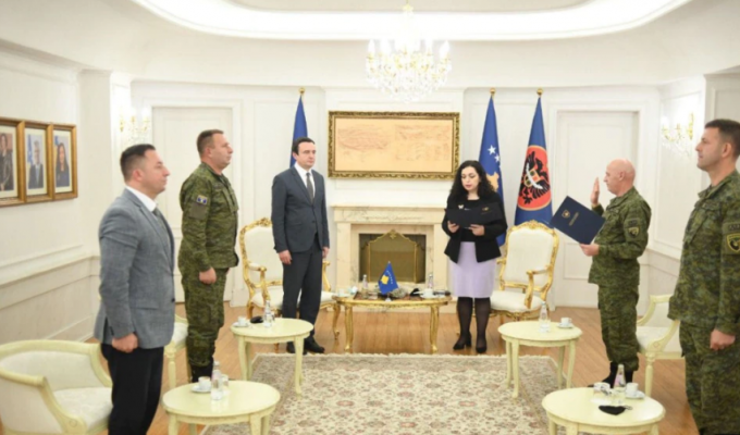 Vjosa Osmani emëron komandantin e ri të Forcës së Sigurisë së Kosovës
