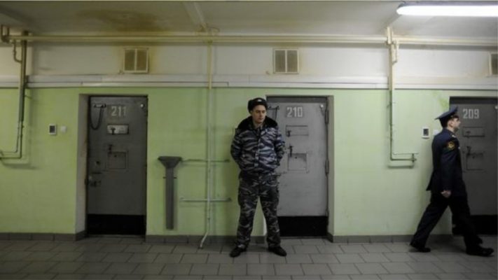 Torturat dhe abuzimet seksuale brenda qelive, Putin shkarkon kreun e burgjeve në Rusi