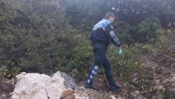 U largua nga banesa një ditë më parë/ 54-vjeçarja nga Elbasani gjendet e vdekur në pyll