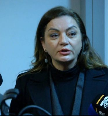 Tensione tek selia e PD/ Albana Vokshi: Më kanë ndërruar bravën e derës së zyrës