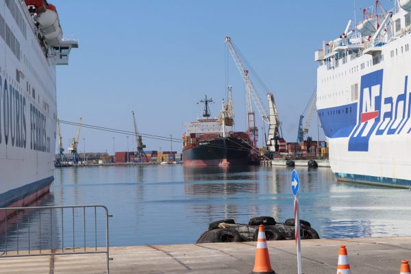 Festat e fundvitit, nis fluksi i ardhjes së emigrantëve përmes Portit të Durrësit