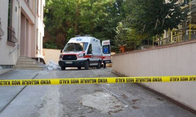 Gruaja i jep fund jetës në Tiranë, hidhet nga kati i 3 i pallatit