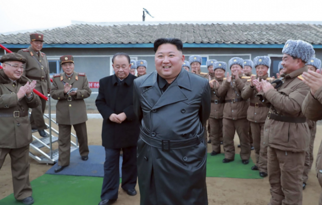 Koreano-veriorëve iu ndalohet e qeshura dhe alkooli për 11 ditë, ja arsyeja