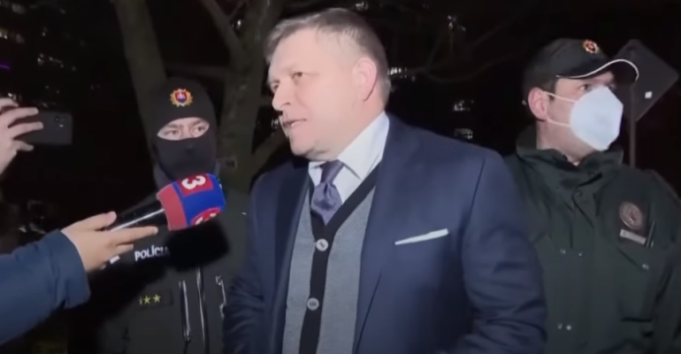 VIDEO/ Ish-kryeministri sllovak arrestohet teksa jepte një deklaratë për mediat