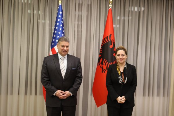 Xhaçka takim me Escobarin/ Mirënjohje për mbështetjen e SHBA për Shqipërinë