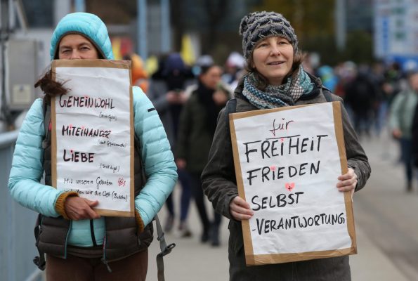 Kufizimet priten me protesta/ Masa të ashpra në Gjermani, ndërsa SHBA paraqet plan vaksinimi
