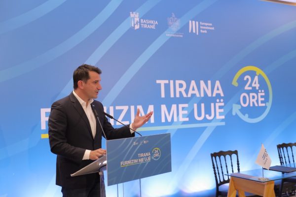 Bashkia e Tiranës dhe Banka Europiane e Investimeve firmosin marrëveshjen më të madhe për furnizimin e Tiranës 24 orë me ujë, Veliaj: “Në 2024, ambicia jonë që Tirana të jetë me 24 orë ujë”