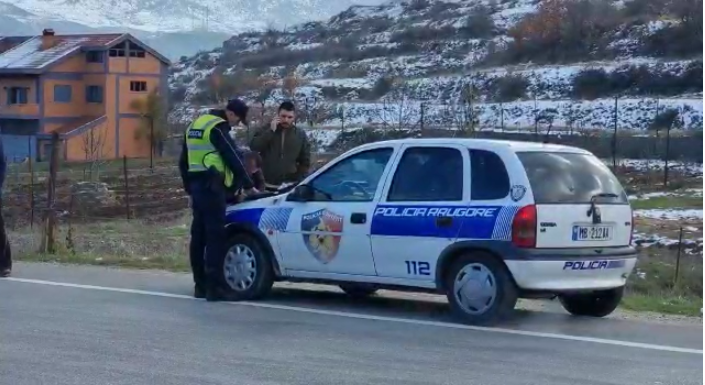 Furgoni përplaset me “Benzin” në Korçë/ Plagoset shoferi dhe pesë pasagjerët