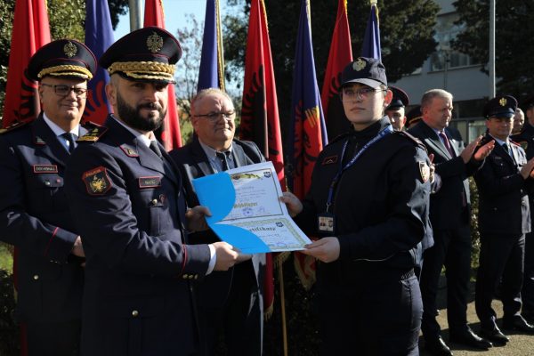 Diplomohen 443 policë të rinj/ Gledis Nano: Bëhuni gardian të ligjit, jo shkelës të tij