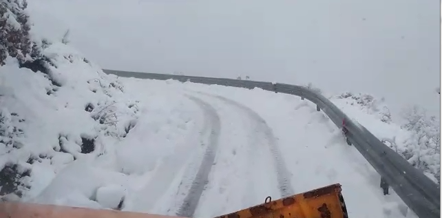 Bora “paralizon” Bulqizën e Dibrën, në zonat e thella trashësia shkon deri në 70 cm