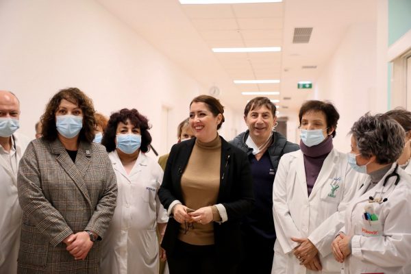 Manastirliu inspekton Pediatrinë e re: Brenda janarit fillon puna, investimet ne QSUT nuk do të ndalen