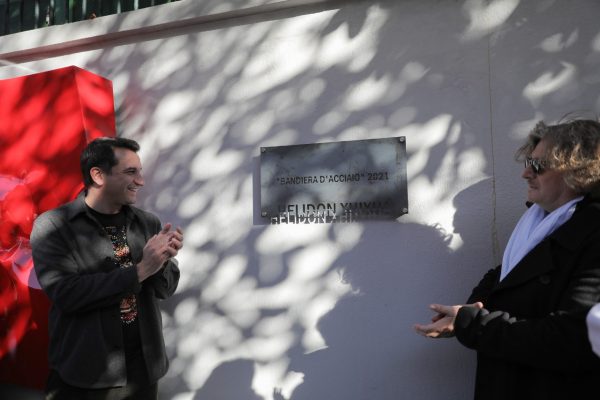 Veliaj inauguron veprën e Helidon Xhixhës në murin e jashtëm të Ambasadës italiane
