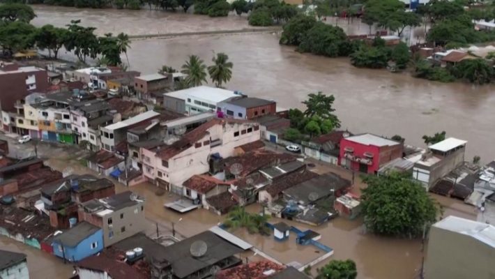 Përmbytje masive në Brazil, 72 qytete mbulohen nga uji, dhjetëra viktima