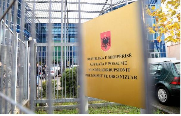 Të akuzuar për korrupsion/ GJKKO dënon me shërbim prove gjyqtaren e Elbasanit, burg avokatit