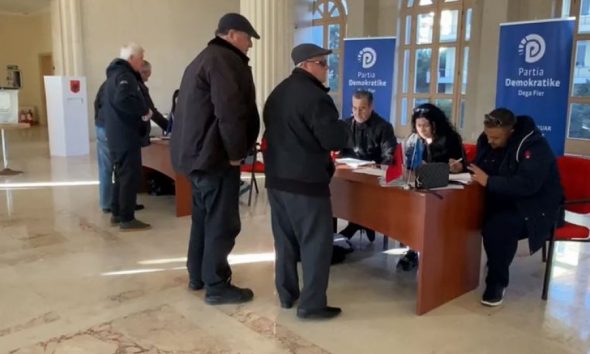 Referendumi i Berishës/ Komisioni organizator jep të dhënat e para: Procesi vijon normalisht
