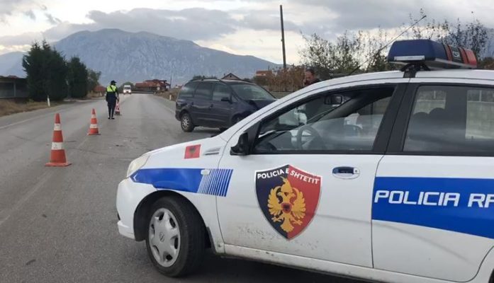 Fuoristrada përplas veturën në aksin Laç-Thumanë/ Plagoset gruaja, policia në vendngjarje