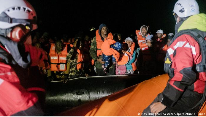 Shpëtohen qindra migrantë në Mesdhe