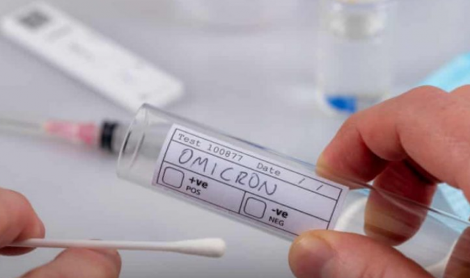 “Omicron, më pak i rrezikshëm”/ Në SHBA nis trajtimi me pilula, turqit prodhojnë vaksinen e tyre