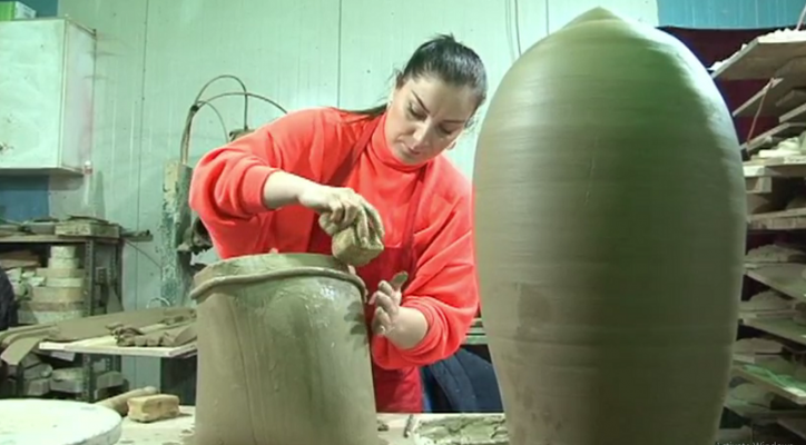 Arti që krijohet nga balta/ Prodhuesit e qeramikës mblidhen në Korçë