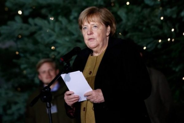 “Faleminderit nga zemra”/ Gjermania i jep lamtumirën Merkel, mesazhi që përcolli: Shikojeni botën…