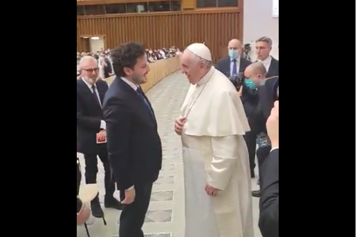 Dritan Abazoviç takon Papa Françeskun në Vatikan: Më dha bekimin për punët e mira