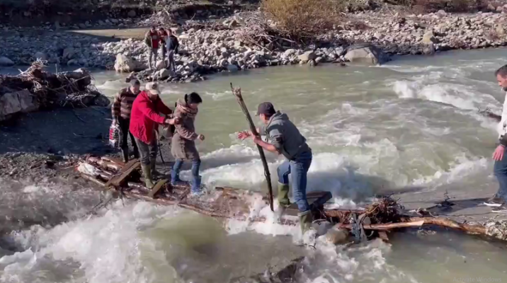 Lumi Osum rrezikon banorët/ Prishet ura në Ersekë, s’ka rrugë kalimi