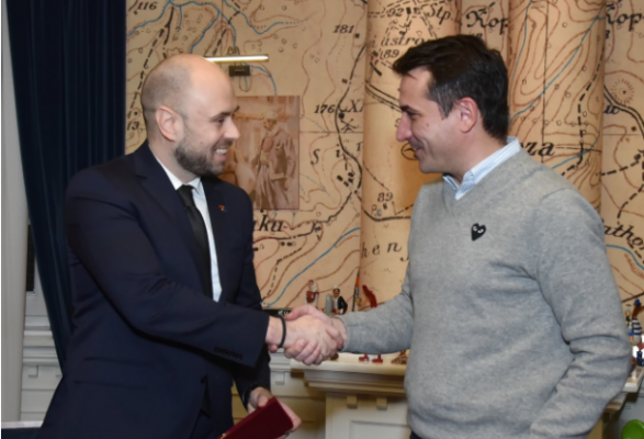 Veliaj i dhuron “Kullën e Sahatit” ministrit të Malit të Zi: Të rrisim bashkëpunimin mes të rinjve
