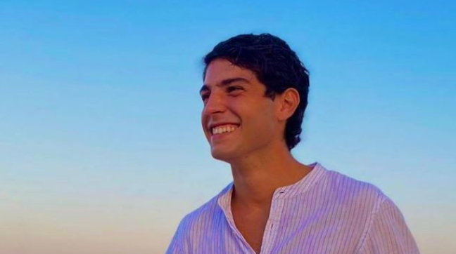 Bie nga çatia e ish-shkollës së tij për një selfie: vdes 20-vjeçari