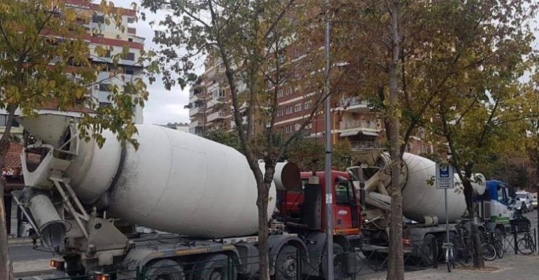 Ndërtuesit: Bashkia po na dëmton, bllokimi i betoniereve rrit kostot, ndërsa klientët e Bashkisë do vijojnë punën
