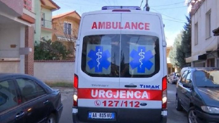 Sherr jashtë shkollës/ Plagoset me thikë 10 vjeçari në Korçë