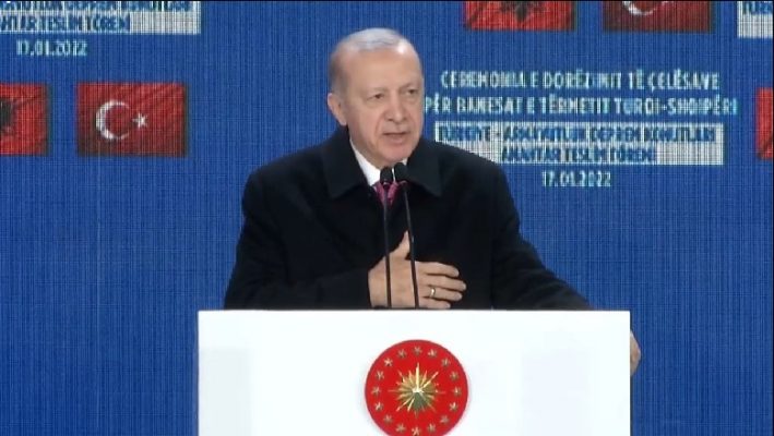 “Vëllait i duhet qëndruar pranë”/ Erdogan nga Laçi: Gëzimi dhe dhimbja juaj edhe e jonë!
